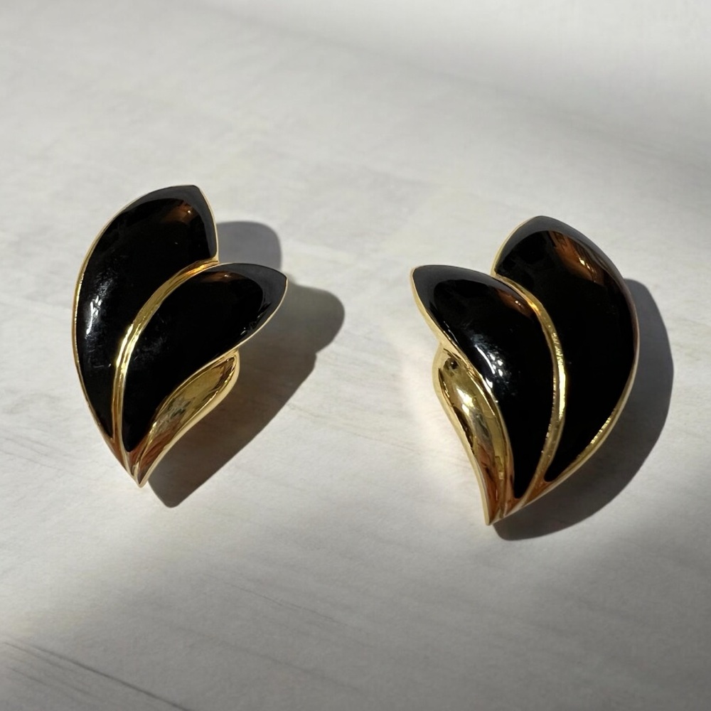 Trifari Black Enamel Gold Tone Clip On Vintage Earrings